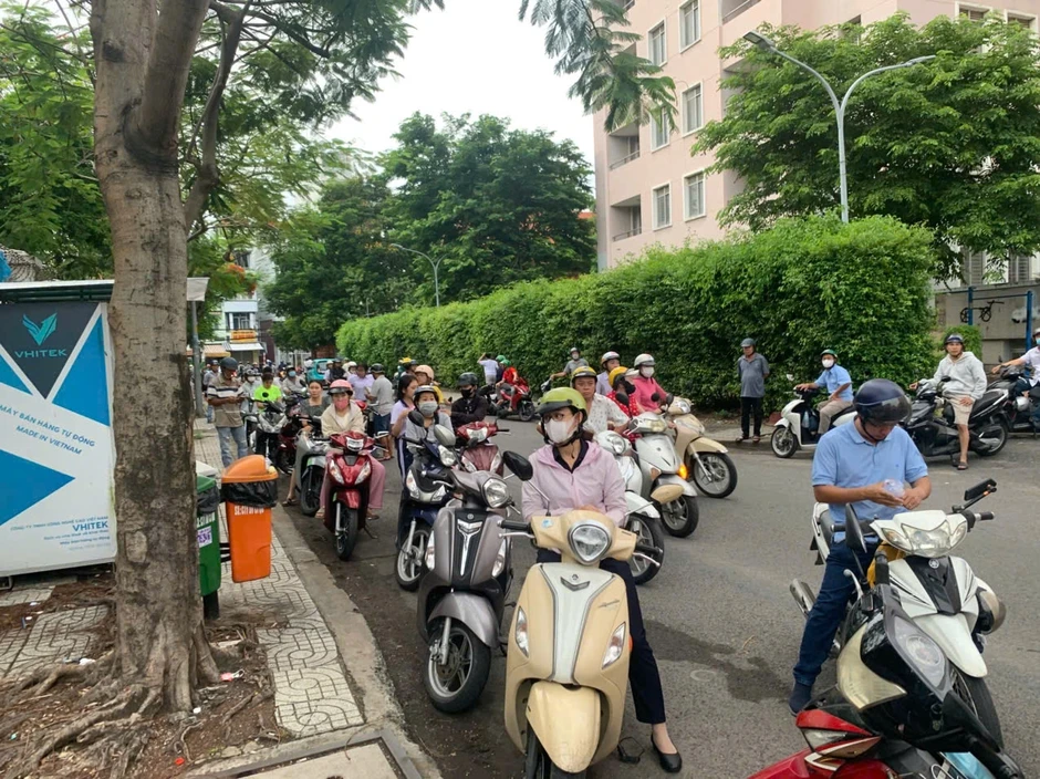 Kỳ thi lớp 10, nhà cách trường 10 phút vẫn đưa con đi từ 5 giờ sáng Kỳ thi lớp 10, nhà cách trường 10 phút vẫn đưa con đi từ 5 giờ sáng