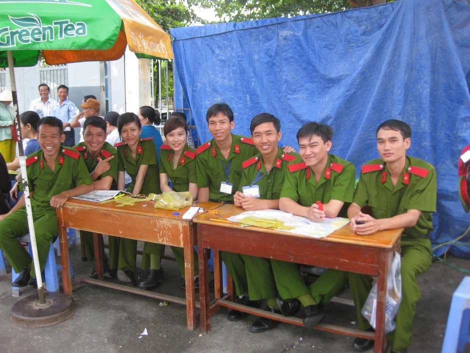 Ký ức dưới cơn mưa năm 2010 theo nam đại úy suốt cả thanh xuân Ký ức dưới cơn mưa năm 2010 theo nam đại úy suốt cả thanh xuân