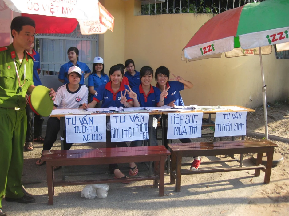 Ký ức dưới cơn mưa năm 2010 theo nam đại úy suốt cả thanh xuân Ký ức dưới cơn mưa năm 2010 theo nam đại úy suốt cả thanh xuân