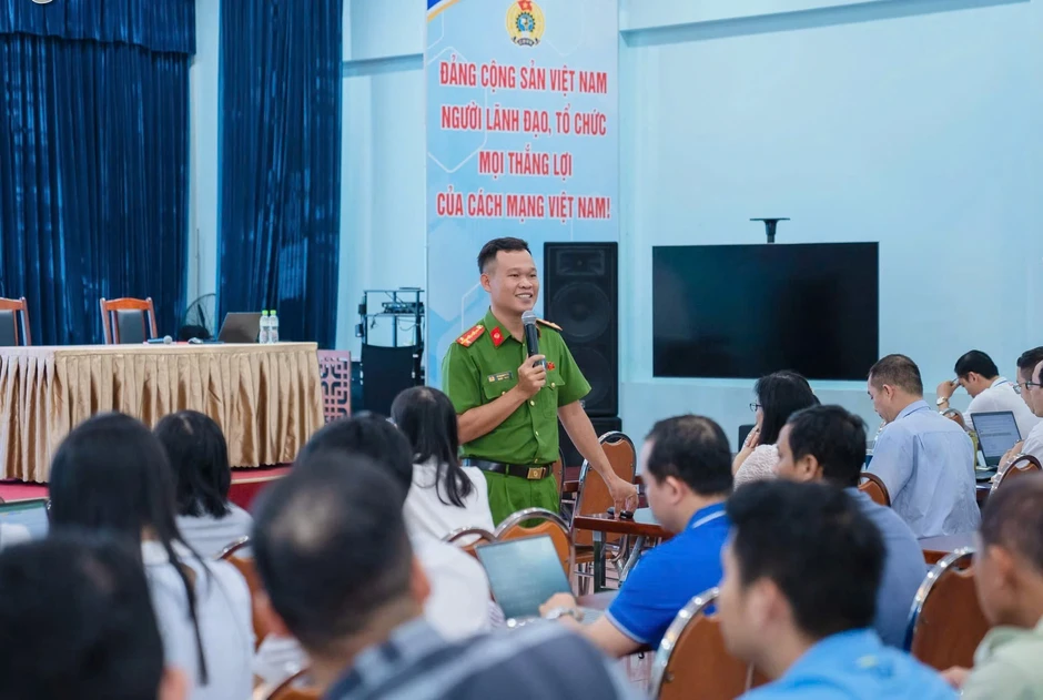 Ký ức dưới cơn mưa năm 2010 theo nam đại úy suốt cả thanh xuân Ký ức dưới cơn mưa năm 2010 theo nam đại úy suốt cả thanh xuân