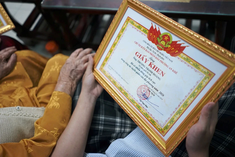Lá đơn nhập ngũ của cặp song sinh viết bằng khát vọng: 'Tuổi 19 đẹp nhất để rèn luyện'
