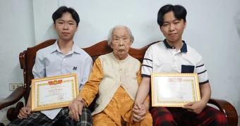 Lá đơn nhập ngũ của cặp song sinh viết bằng khát vọng: 'Tuổi 19 đẹp nhất để rèn luyện'