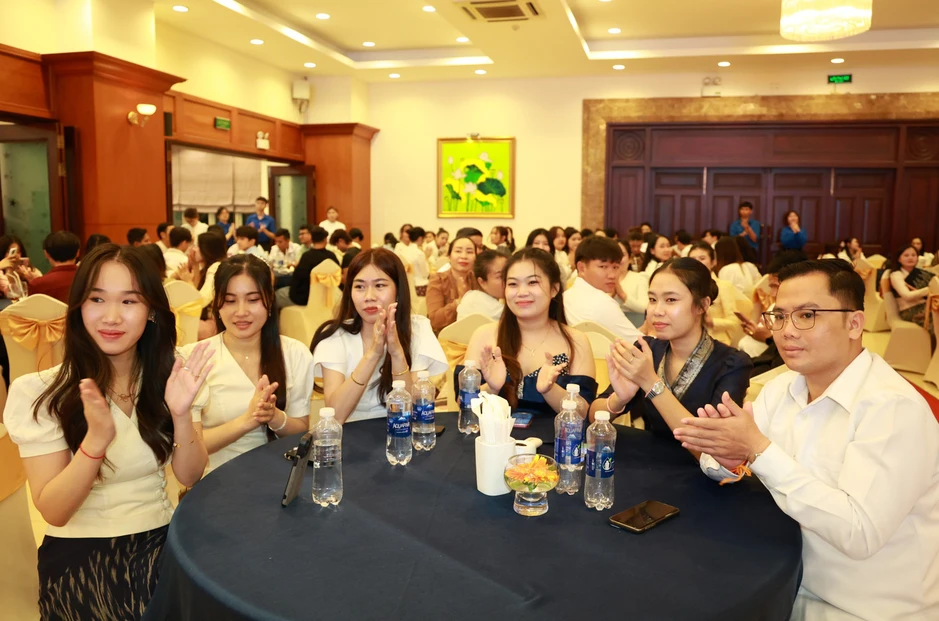 Lãnh đạo TPHCM chúc Tết cổ truyền sinh viên Lào, Campuchia Lãnh đạo TPHCM chúc Tết cổ truyền sinh viên Lào, Campuchia