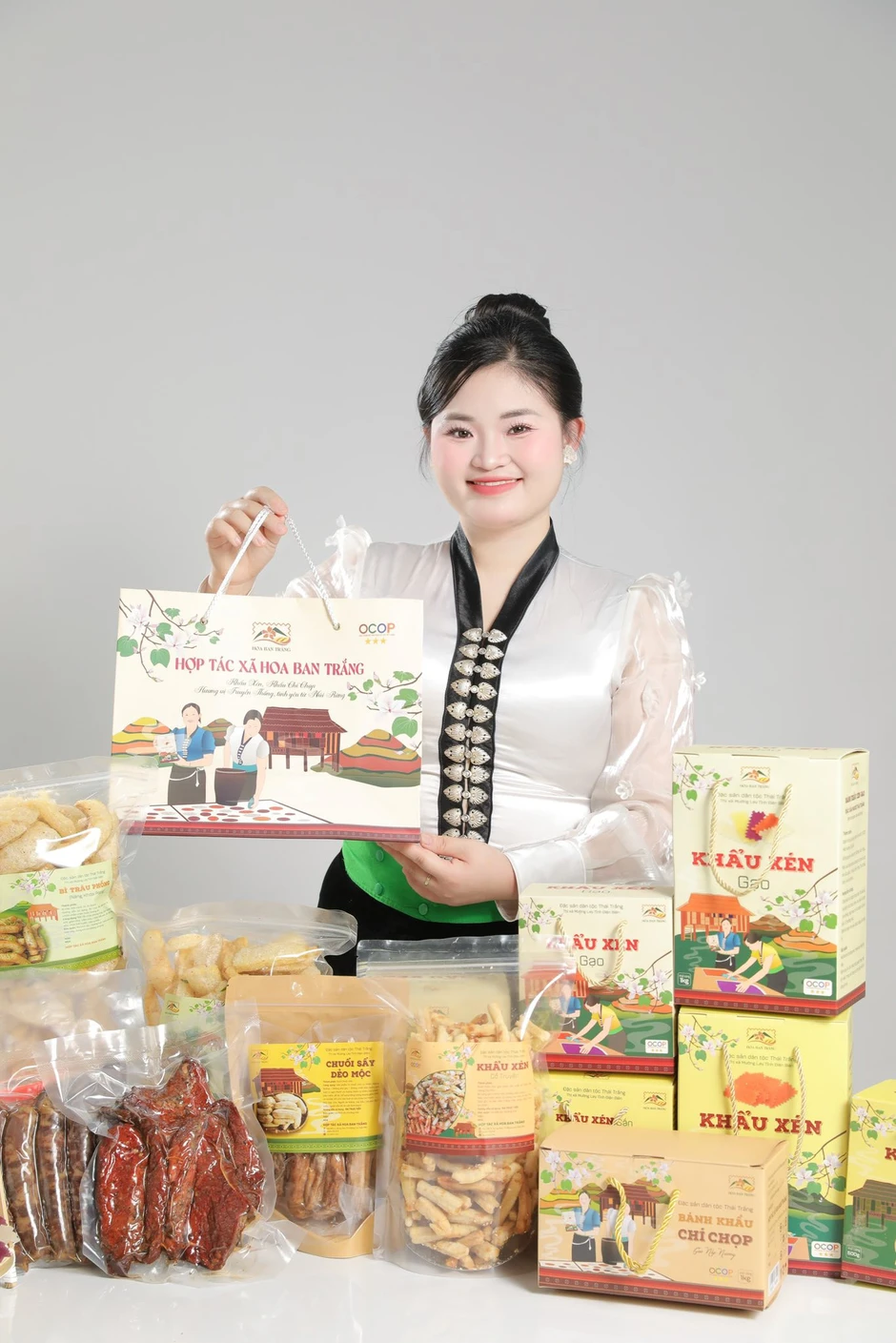 Lấy chồng khi 18 tuổi, người phụ nữ Thái 'địu con' khởi nghiệp đặc sản Điện Biên Lấy chồng khi 18 tuổi, người phụ nữ Thái 'địu con' khởi nghiệp đặc sản Điện Biên