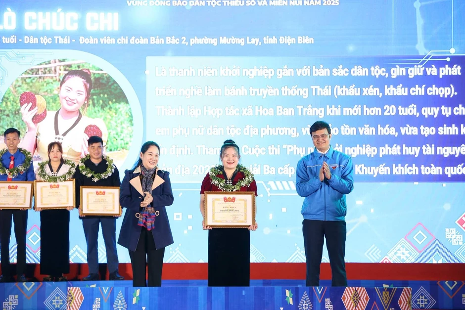 Lấy chồng khi 18 tuổi, người phụ nữ Thái 'địu con' khởi nghiệp đặc sản Điện Biên Lấy chồng khi 18 tuổi, người phụ nữ Thái 'địu con' khởi nghiệp đặc sản Điện Biên