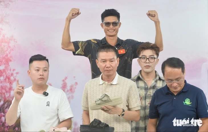 Livestream 'Tiếp sức hoa mặt trời': 11.000 sản phẩm đã được bán