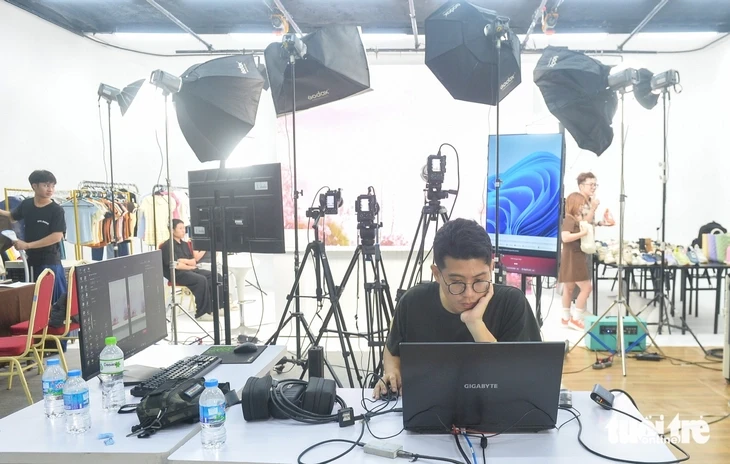 Livestream 'Tiếp sức hoa mặt trời': 11.000 sản phẩm đã được bán