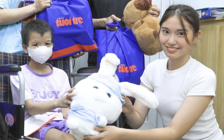 Livestream 'Tiếp sức hoa mặt trời': 11.000 sản phẩm đã được bán