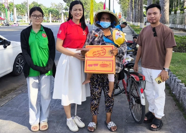 Lời tâm sự của cô giáo Tâm: Trao đi chiếc chân giả tốt có thể làm thay đổi một con người Lời tâm sự của cô giáo Tâm: Trao đi chiếc chân giả tốt có thể làm thay đổi một con người