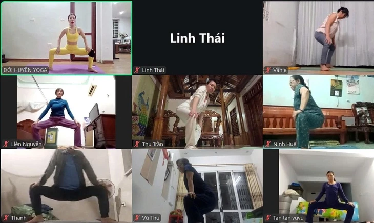 Lớp yoga miễn phí của bệnh nhân ung thư Lớp yoga miễn phí của bệnh nhân ung thư