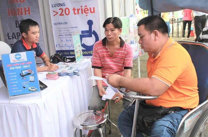 Luật pháp bảo vệ, nhưng thực tế chưa công bằng với người khuyết tật Luật pháp bảo vệ, nhưng thực tế chưa công bằng với người khuyết tật