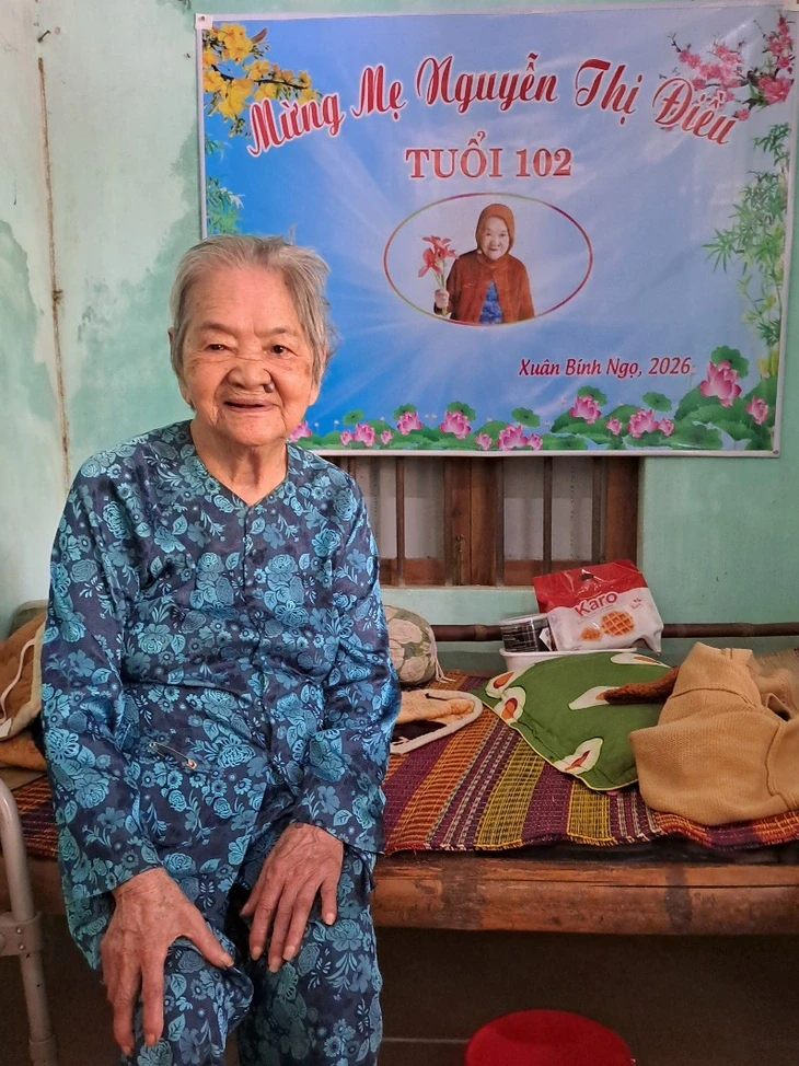 Mẹ, trăm tuổi và một điều ước Mẹ, trăm tuổi và một điều ước