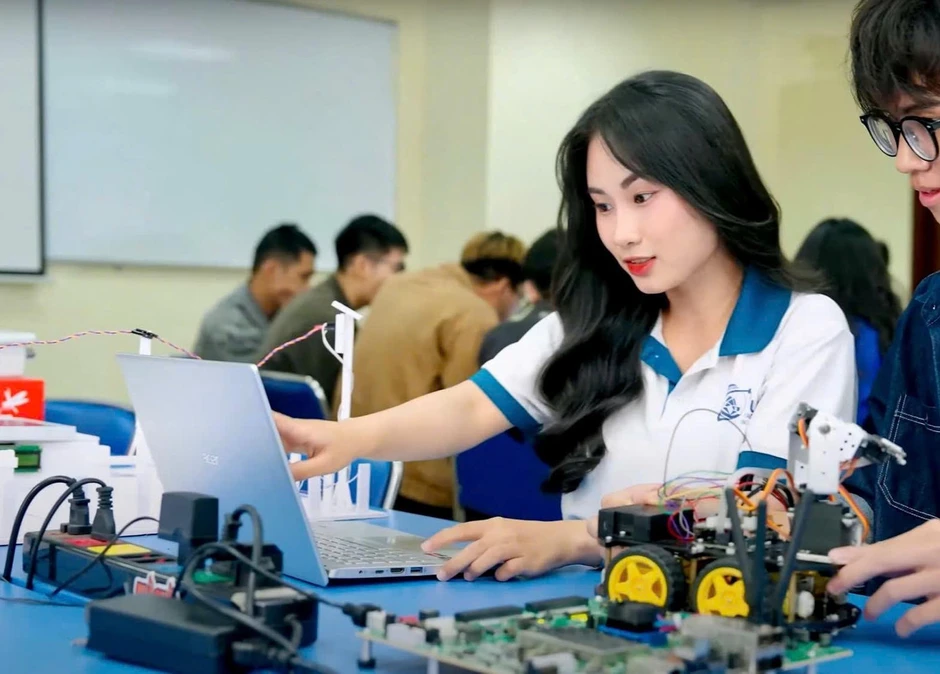 Mở rộng sân chơi sáng tạo cho phụ nữ trẻ Mở rộng sân chơi sáng tạo cho phụ nữ trẻ