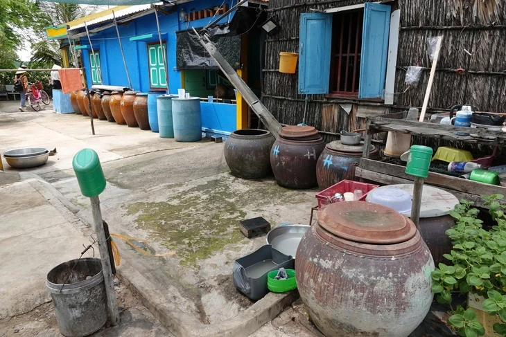 Mưa vẫn rơi trên mái nhà xưa Mưa vẫn rơi trên mái nhà xưa