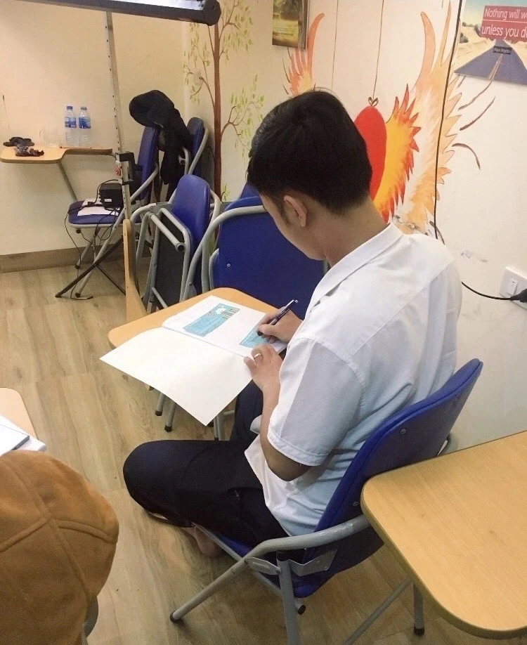 Nam đại úy công an quay lại giảng đường ở tuổi 32 vì điều bất ngờ Nam đại úy công an quay lại giảng đường ở tuổi 32 vì điều bất ngờ