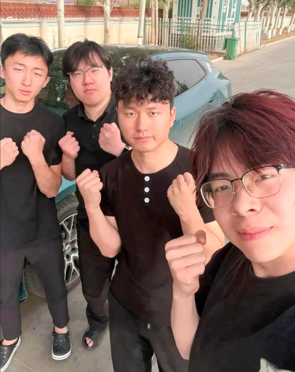 Nam sinh lái xe suốt 1.300 km đưa người lạ về quê gặp mẹ lần cuối