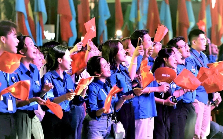 Nếu cả đời không rực rỡ thì sao... câu hỏi viral khiến người trẻ trăn trở