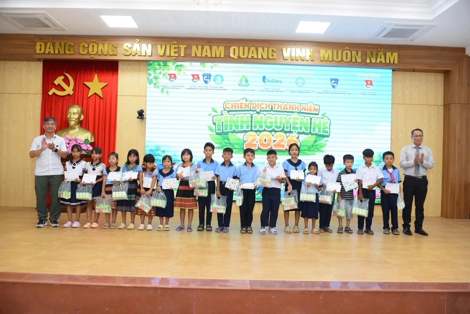 Ngày cao điểm tuổi trẻ Huế hỗ trợ sinh kế, chăm lo người dân vùng cao Ngày cao điểm tuổi trẻ Huế hỗ trợ sinh kế, chăm lo người dân vùng cao
