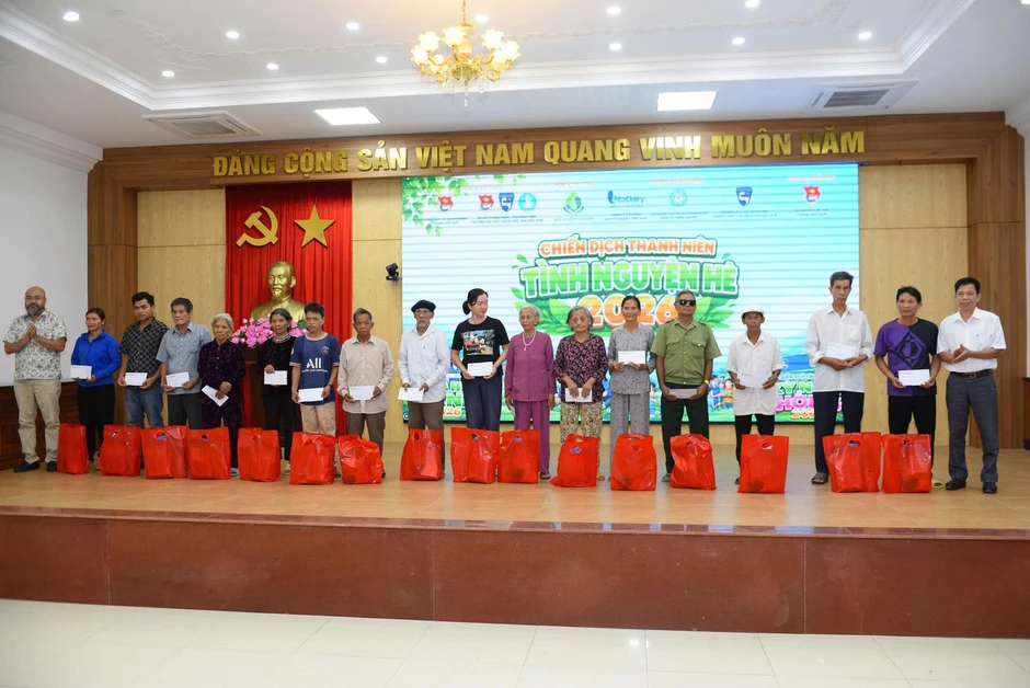 Ngày cao điểm tuổi trẻ Huế hỗ trợ sinh kế, chăm lo người dân vùng cao Ngày cao điểm tuổi trẻ Huế hỗ trợ sinh kế, chăm lo người dân vùng cao