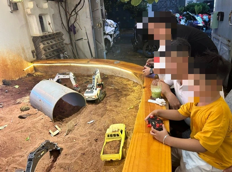 Nghỉ hè và 'cuộc kéo co' với điện thoại: Làm gì để con rời màn hình? Nghỉ hè và 'cuộc kéo co' với điện thoại: Làm gì để con rời màn hình?