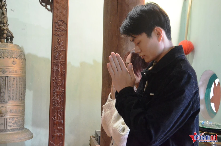 Ngôi chùa 1.000 năm tuổi ở Ninh Bình thu hút giới trẻ đến cầu duyên đầu năm Ngôi chùa 1.000 năm tuổi ở Ninh Bình thu hút giới trẻ đến cầu duyên đầu năm