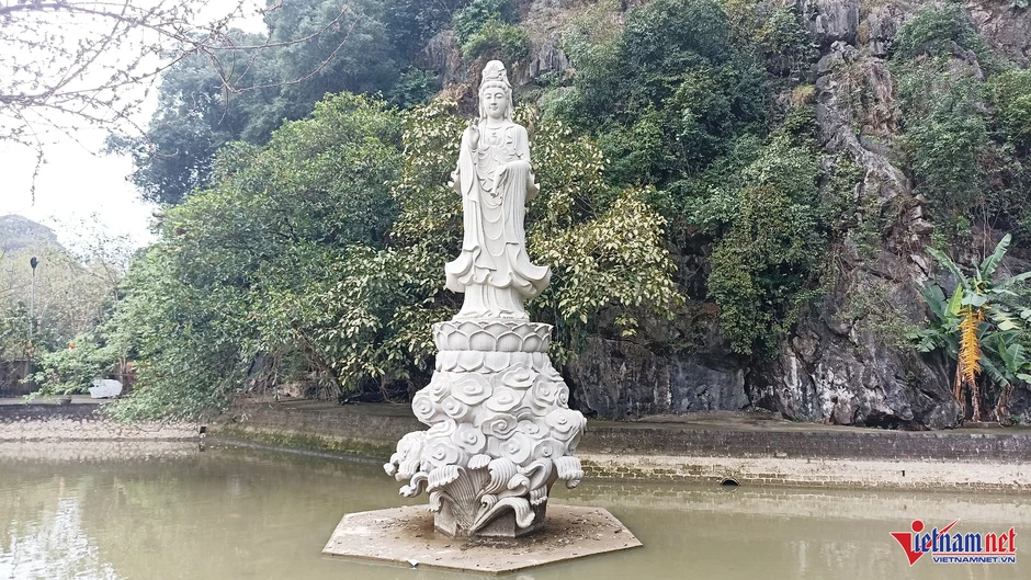 Ngôi chùa 1.000 năm tuổi ở Ninh Bình thu hút giới trẻ đến cầu duyên đầu năm Ngôi chùa 1.000 năm tuổi ở Ninh Bình thu hút giới trẻ đến cầu duyên đầu năm
