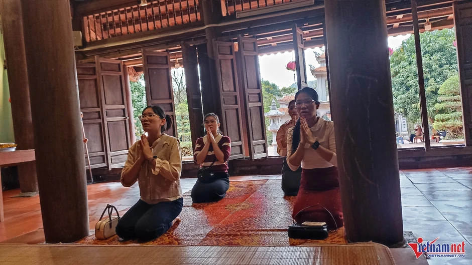 Ngôi chùa 1.000 năm tuổi ở Ninh Bình thu hút giới trẻ đến cầu duyên đầu năm Ngôi chùa 1.000 năm tuổi ở Ninh Bình thu hút giới trẻ đến cầu duyên đầu năm