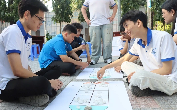 Người ăn nói có duyên, giao tiếp tốt khi đi làm có được ưu ái hơn người giỏi?