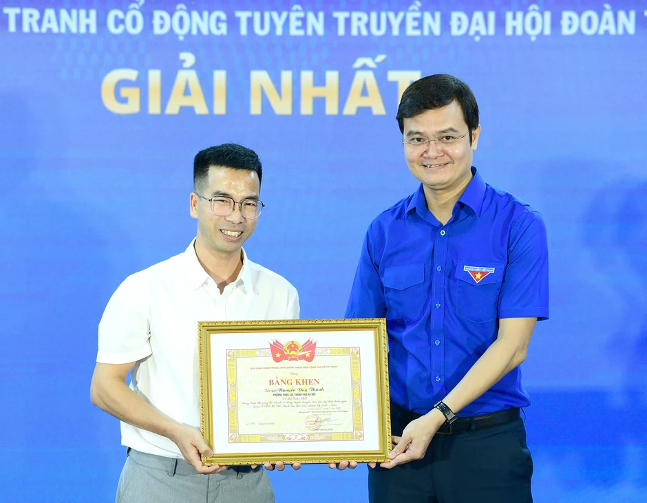 Người gửi 30 tác phẩm thi sáng tác tranh về Đại hội Đoàn đã đoạt giải nhất Người gửi 30 tác phẩm thi sáng tác tranh về Đại hội Đoàn đã đoạt giải nhất