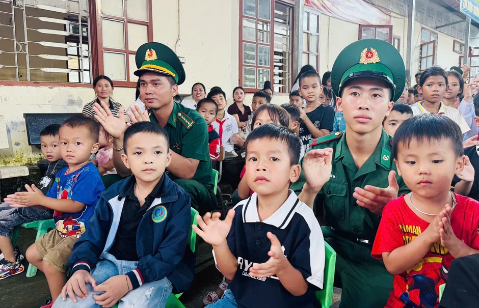 Người lính Biên phòng kết nối Trung thu yêu thương nơi biên cương Tổ quốc Người lính Biên phòng kết nối Trung thu yêu thương nơi biên cương Tổ quốc