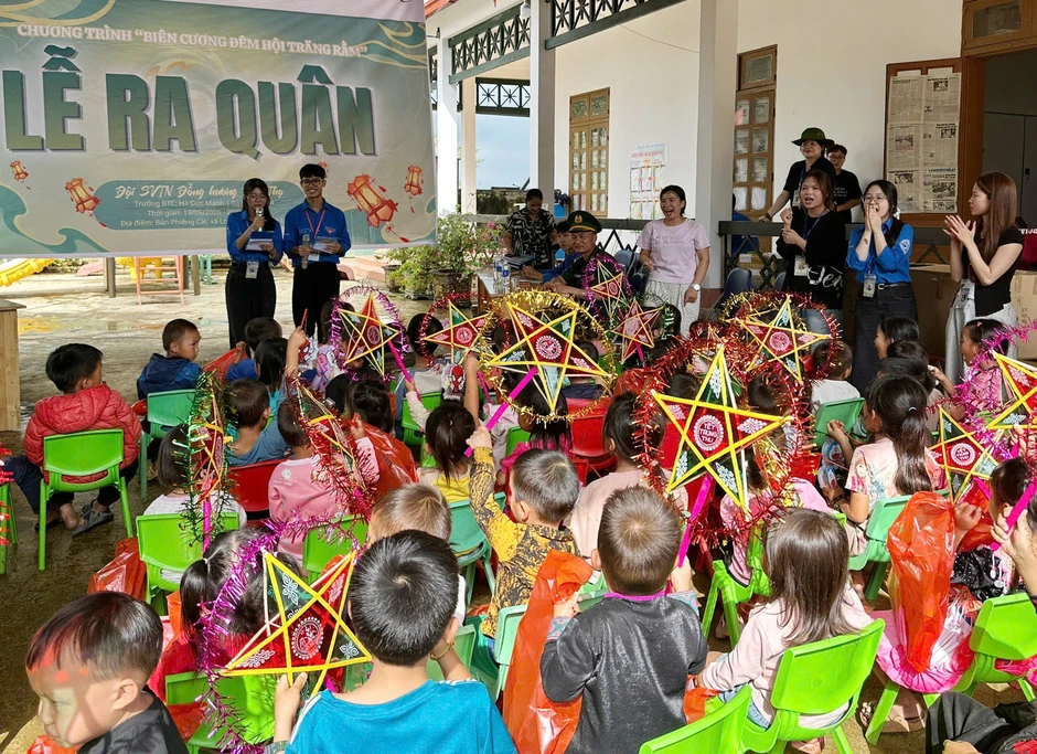 Người lính Biên phòng kết nối Trung thu yêu thương nơi biên cương Tổ quốc Người lính Biên phòng kết nối Trung thu yêu thương nơi biên cương Tổ quốc