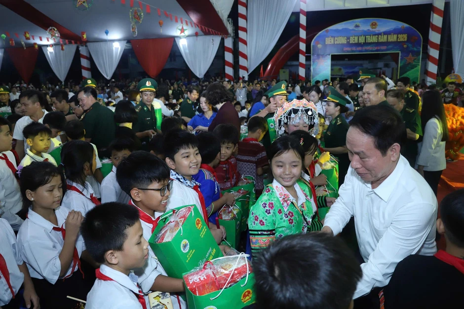 Người lính Biên phòng kết nối Trung thu yêu thương nơi biên cương Tổ quốc Người lính Biên phòng kết nối Trung thu yêu thương nơi biên cương Tổ quốc