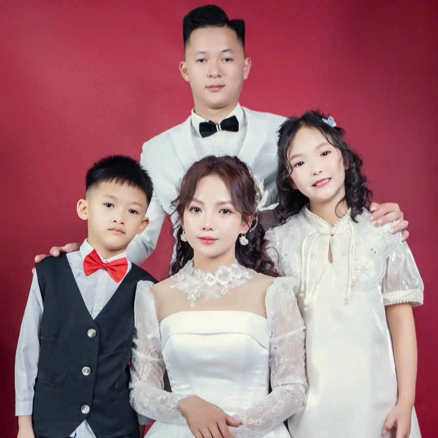 Người mẹ ở Thái Nguyên gây sốt vì trẻ trung như chị em sinh đôi với con gái Người mẹ ở Thái Nguyên gây sốt vì trẻ trung như chị em sinh đôi với con gái