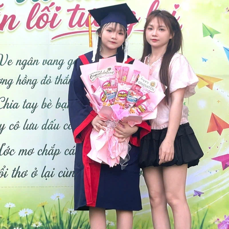 Người mẹ ở Thái Nguyên gây sốt vì trẻ trung như chị em sinh đôi với con gái Người mẹ ở Thái Nguyên gây sốt vì trẻ trung như chị em sinh đôi với con gái