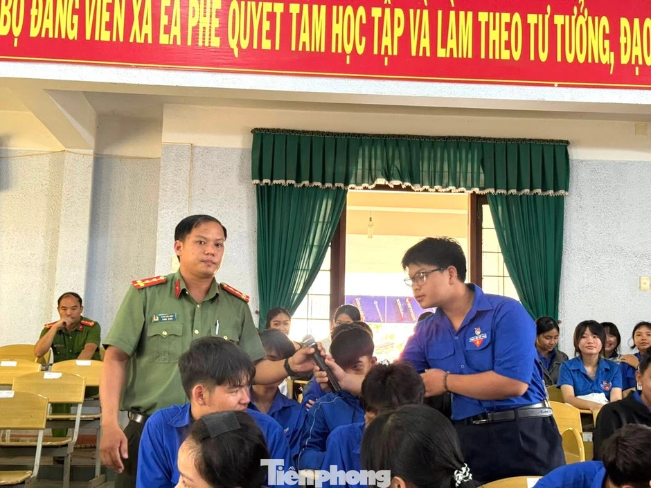 Người trẻ 'bỏ túi' kỹ năng tự bảo vệ bản thân trước tệ nạn xã hội Người trẻ 'bỏ túi' kỹ năng tự bảo vệ bản thân trước tệ nạn xã hội