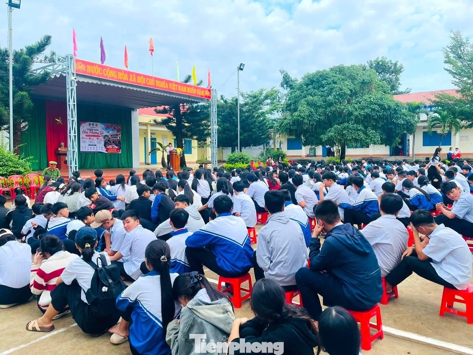 Người trẻ 'bỏ túi' kỹ năng tự bảo vệ bản thân trước tệ nạn xã hội Người trẻ 'bỏ túi' kỹ năng tự bảo vệ bản thân trước tệ nạn xã hội