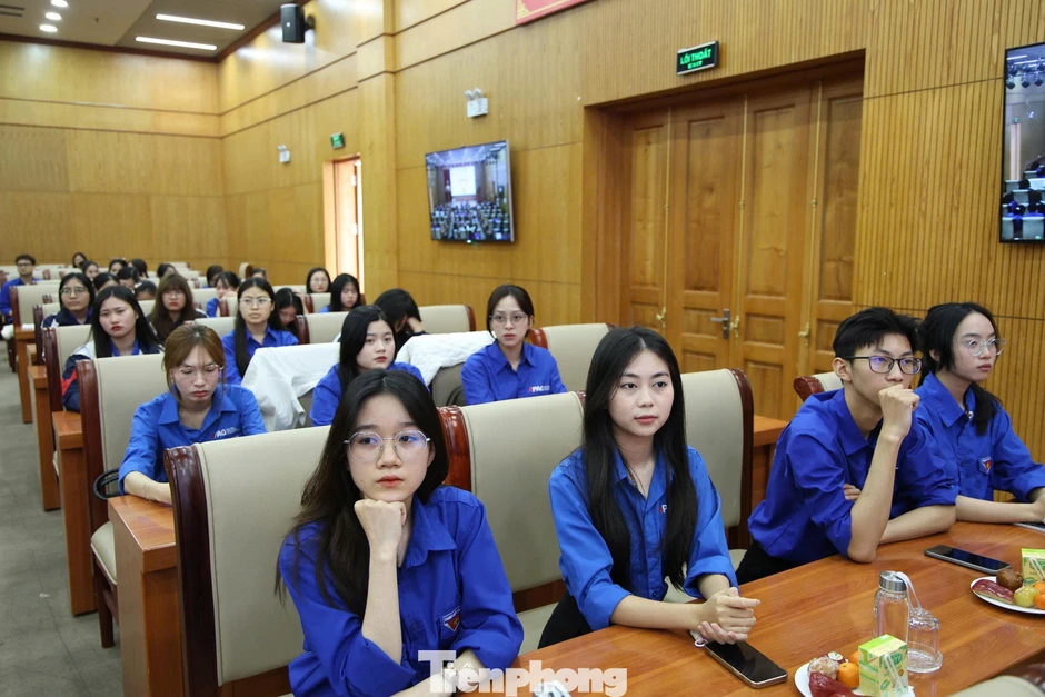 Người trẻ cần làm gì để thích ứng trước biến động toàn cầu? Người trẻ cần làm gì để thích ứng trước biến động toàn cầu?