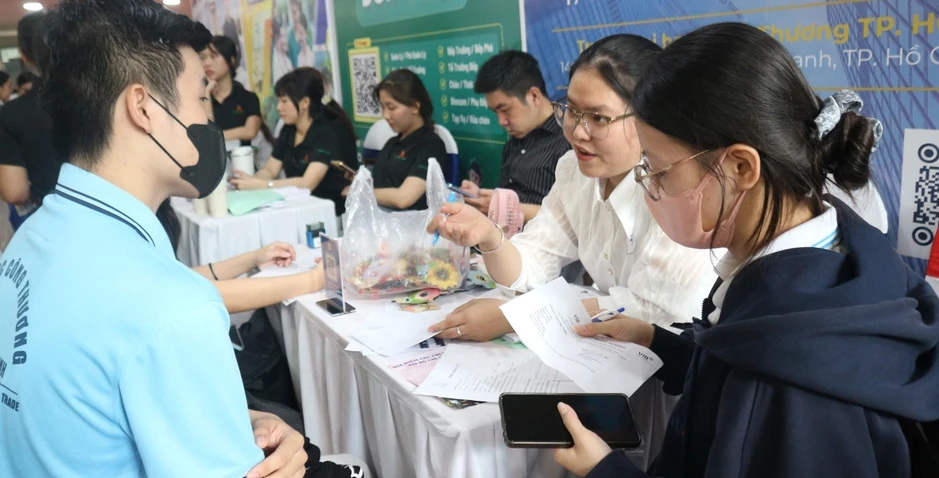 Người trẻ đi làm nhưng không muốn gắn bó lâu dài, doanh nghiệp ứng phó sao?