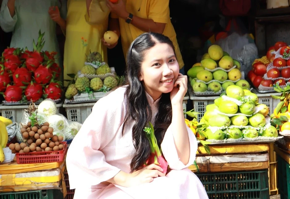 Người trẻ tìm thấy niềm vui từ áo dài Người trẻ tìm thấy niềm vui từ áo dài