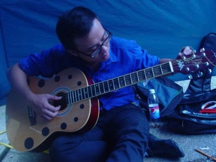 Người từng làm 'hàng rào sống' Tiếp sức mùa thi và 13 năm hát 1 bài