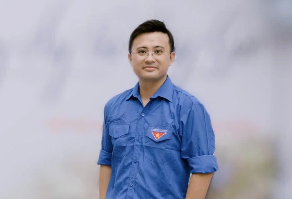 Người từng làm 'hàng rào sống' Tiếp sức mùa thi và 13 năm hát 1 bài