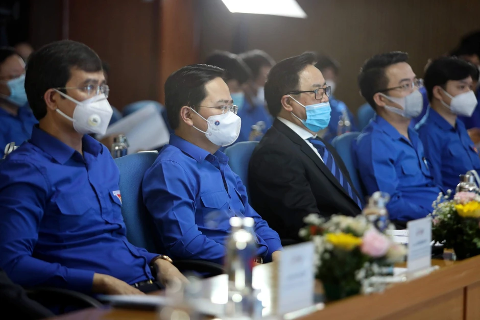 Người từng làm 'hàng rào sống' Tiếp sức mùa thi và 13 năm hát 1 bài