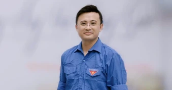 Người từng làm 'hàng rào sống' Tiếp sức mùa thi và 13 năm hát 1 bài