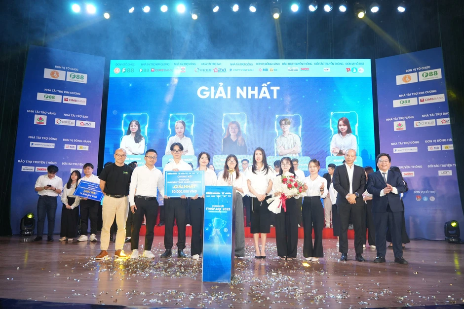 Nguyễn Thanh Thảo, cựu sinh viên ĐH Ngoại thương: ‘Sân chơi Fintech là bệ phóng rút ngắn 2 năm lộ trình sự nghiệp’ Nguyễn Thanh Thảo, cựu sinh viên ĐH Ngoại thương: ‘Sân chơi Fintech là bệ phóng rút ngắn 2 năm lộ trình sự nghiệp’