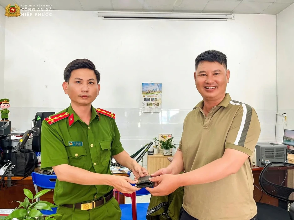 Nhặt được ví tiền chị bán cơm đi trả lại ngay: 'Vì có phải của mình đâu'