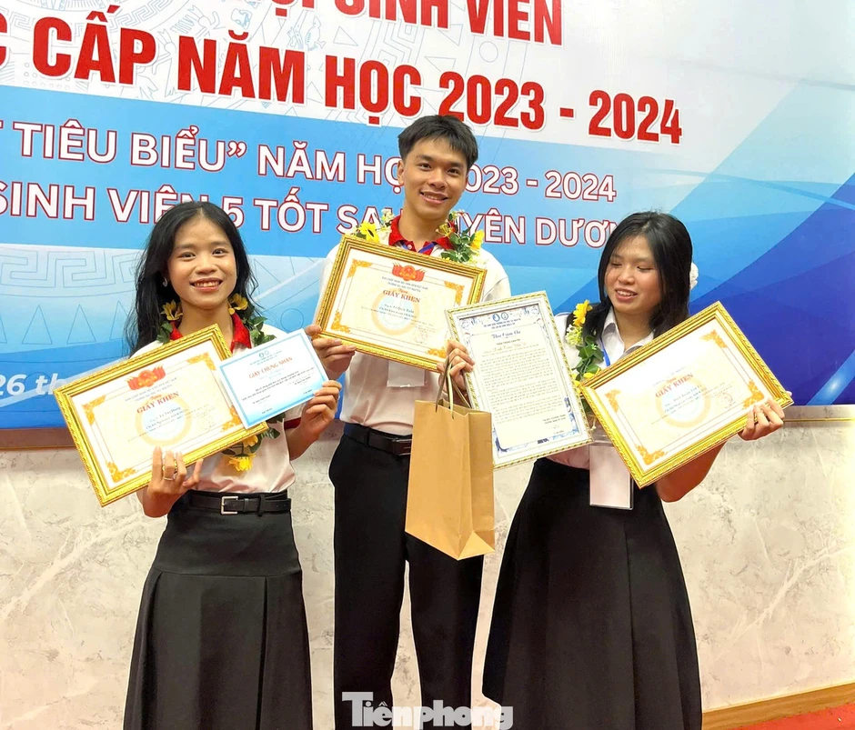 Nhiệt huyết của nam sinh viên 5 tốt Nhiệt huyết của nam sinh viên 5 tốt