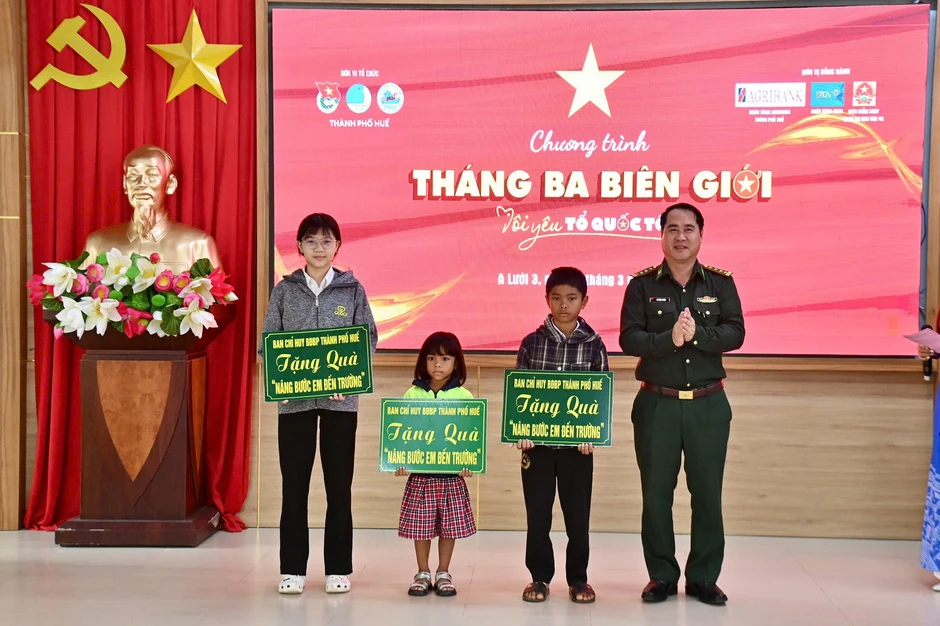 Nhiều hoạt động ý nghĩa tại chương trình Tháng Ba biên giới Nhiều hoạt động ý nghĩa tại chương trình Tháng Ba biên giới