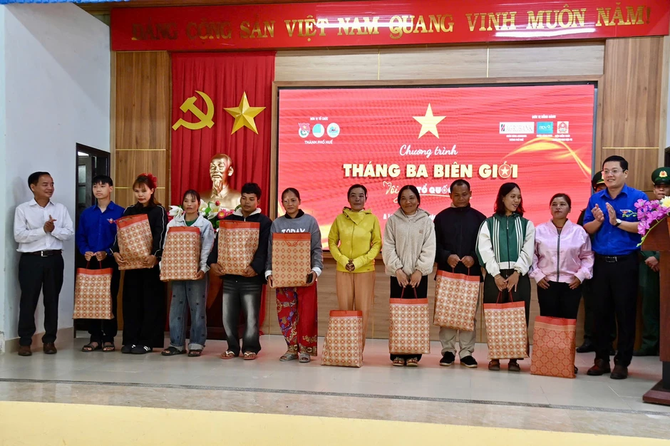 Nhiều hoạt động ý nghĩa tại chương trình Tháng Ba biên giới Nhiều hoạt động ý nghĩa tại chương trình Tháng Ba biên giới