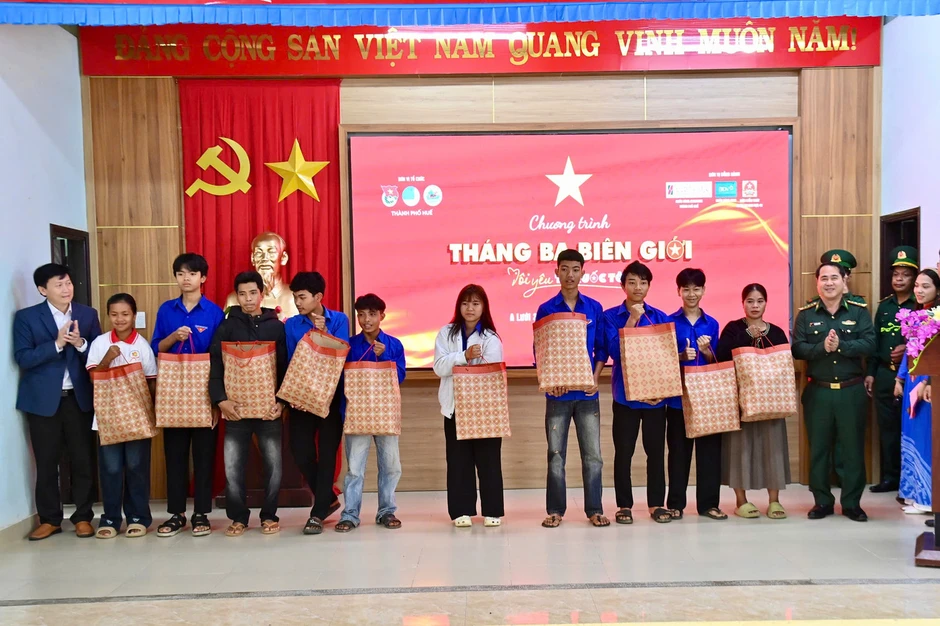 Nhiều hoạt động ý nghĩa tại chương trình Tháng Ba biên giới Nhiều hoạt động ý nghĩa tại chương trình Tháng Ba biên giới