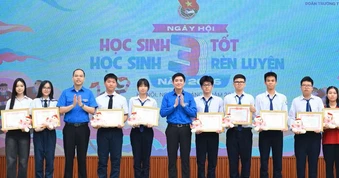 Nhiều tấm gương học sinh tiêu biểu đã được tuyên dương